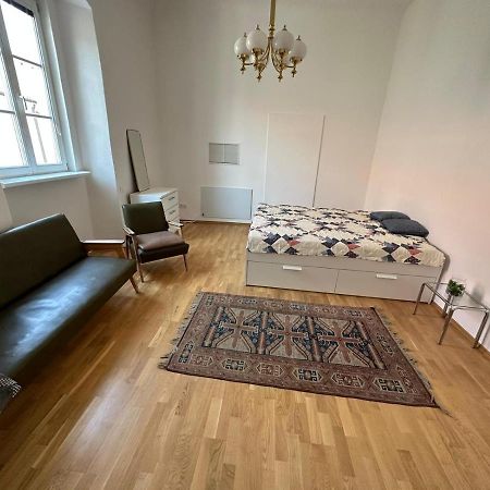 Central Plaza Great Apartment 4 Bedroom 3 Bathroom Bruckneudorf Esterno foto