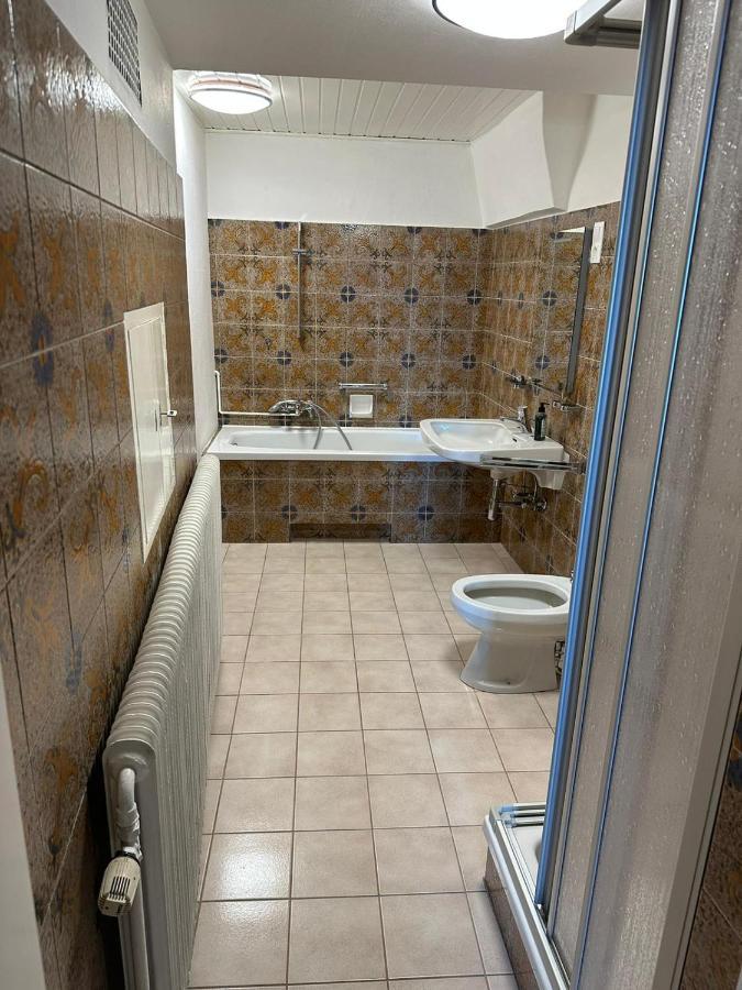 Central Plaza Great Apartment 4 Bedroom 3 Bathroom Bruckneudorf Esterno foto