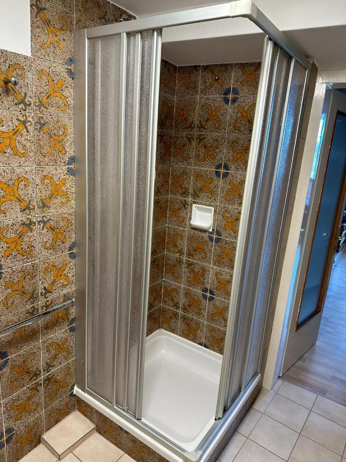 Central Plaza Great Apartment 4 Bedroom 3 Bathroom Bruckneudorf Esterno foto