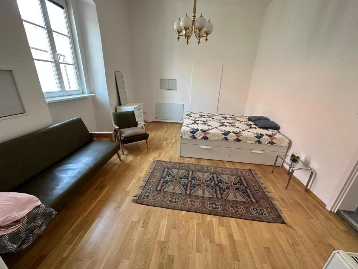 Central Plaza Great Apartment 4 Bedroom 3 Bathroom Bruckneudorf Esterno foto