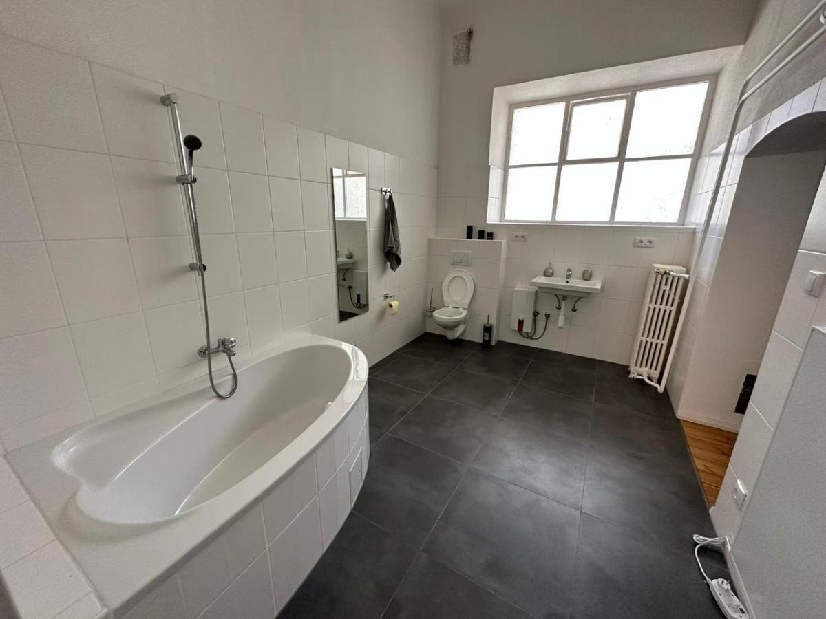 Central Plaza Great Apartment 4 Bedroom 3 Bathroom Bruckneudorf Esterno foto
